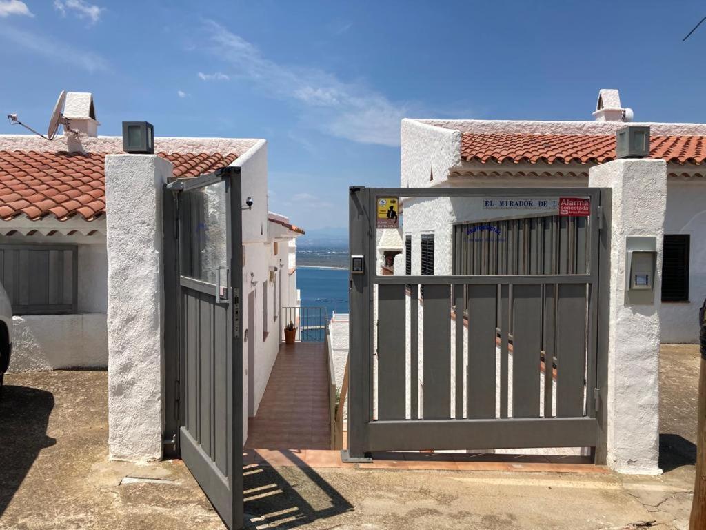 Appartement Duplex Rosas Avec Terrasse Magnifique Jacuzzi Vue Mer 外观 照片