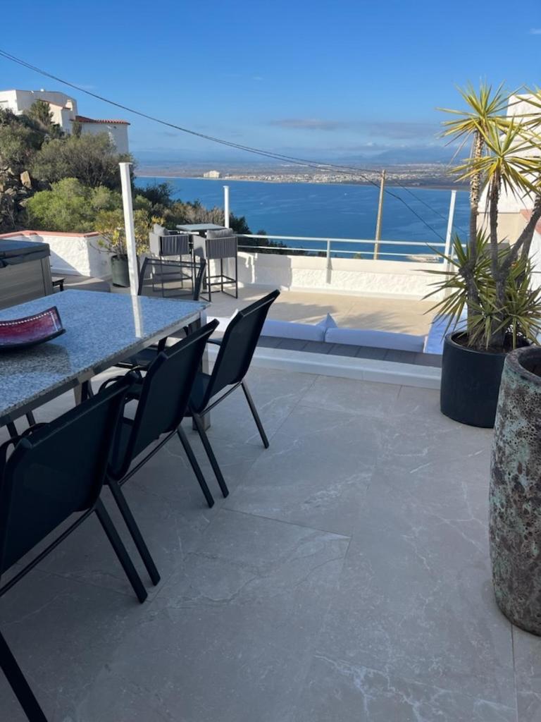 Appartement Duplex Rosas Avec Terrasse Magnifique Jacuzzi Vue Mer 外观 照片