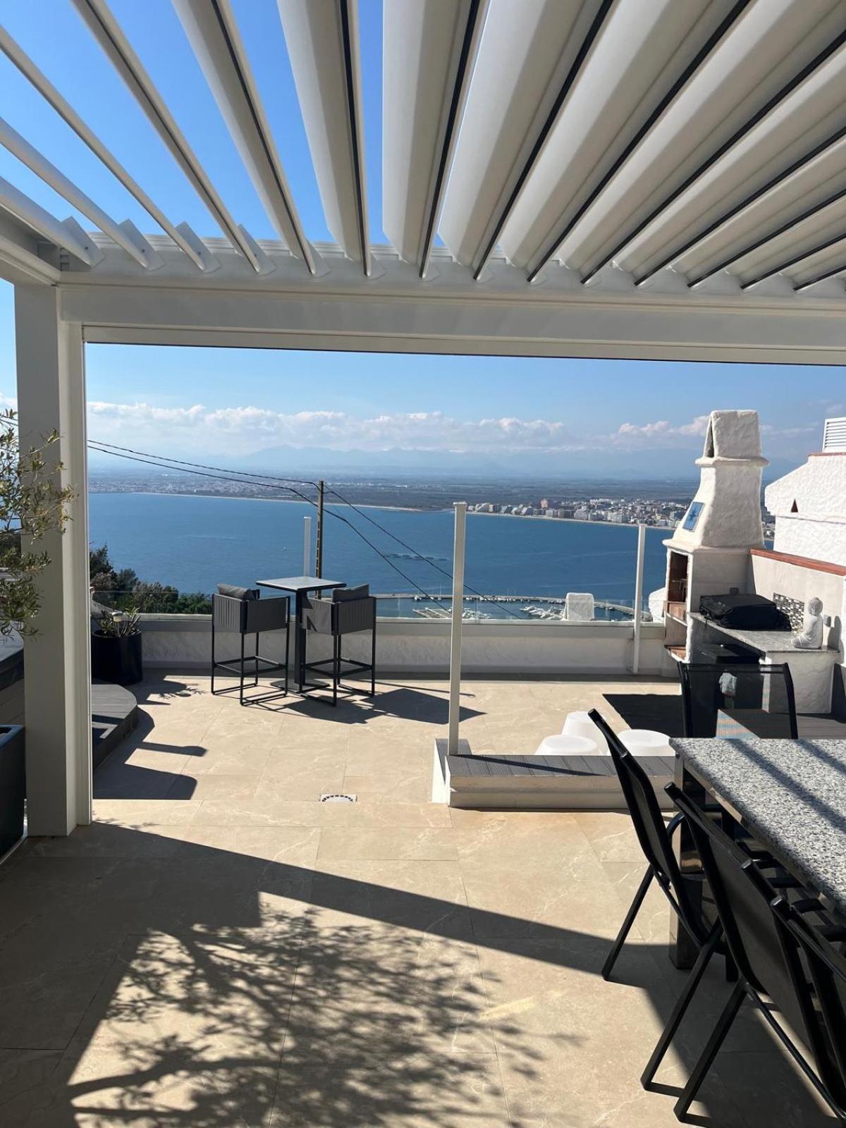 Appartement Duplex Rosas Avec Terrasse Magnifique Jacuzzi Vue Mer 外观 照片